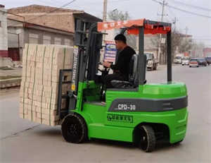 考取叉車證的報考條件是什么？