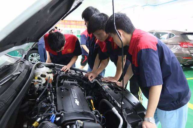 汽車維修工怎么考在哪里報名